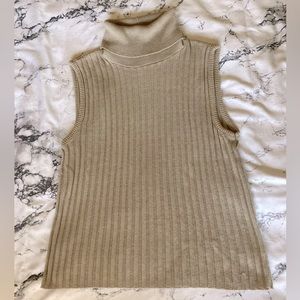 Sleeveless turtleneck